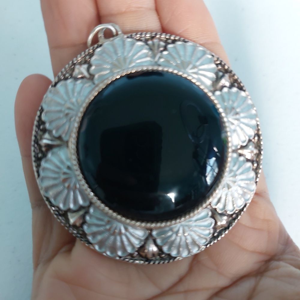 Vintage Signed Germany Large Round Pendant Scalloped Fan Shell Black Cabochon - Picture 1 of 5